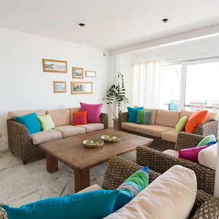 Azzurro Beach Uno Holiday home *